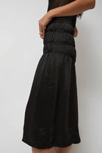 Load image into Gallery viewer, Anggae Satin Gather Long Skirt in Black